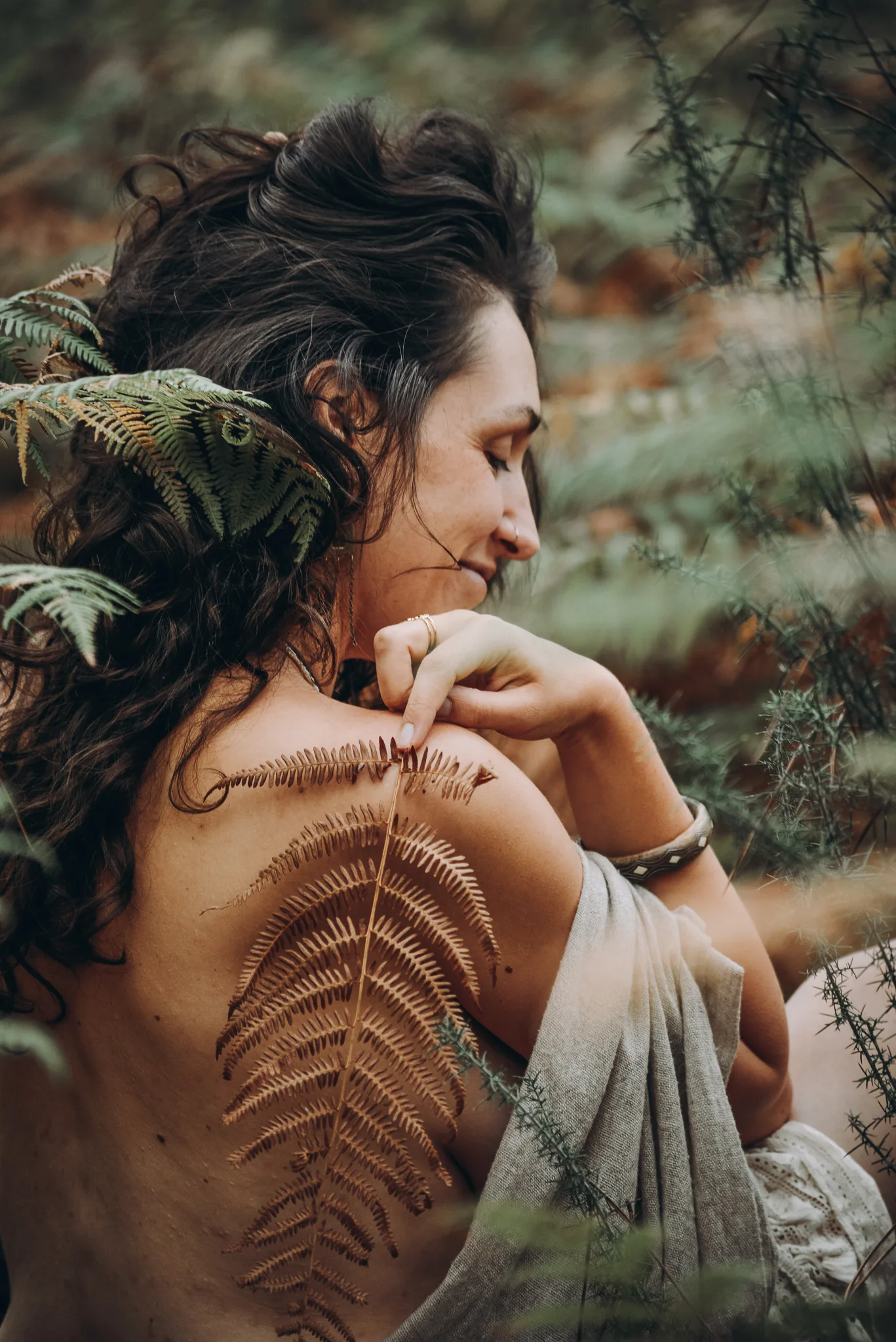 Karine Cavalcanti dans la forêt